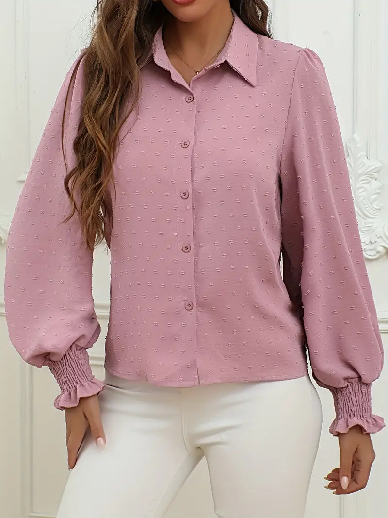 Evelina - Elegante blusa plisada de lunares suizos con mangas de linterna
