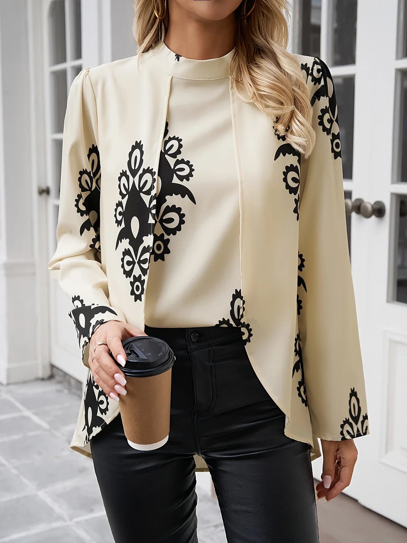 Dedra - Elegante top de manga larga con cuello estampado