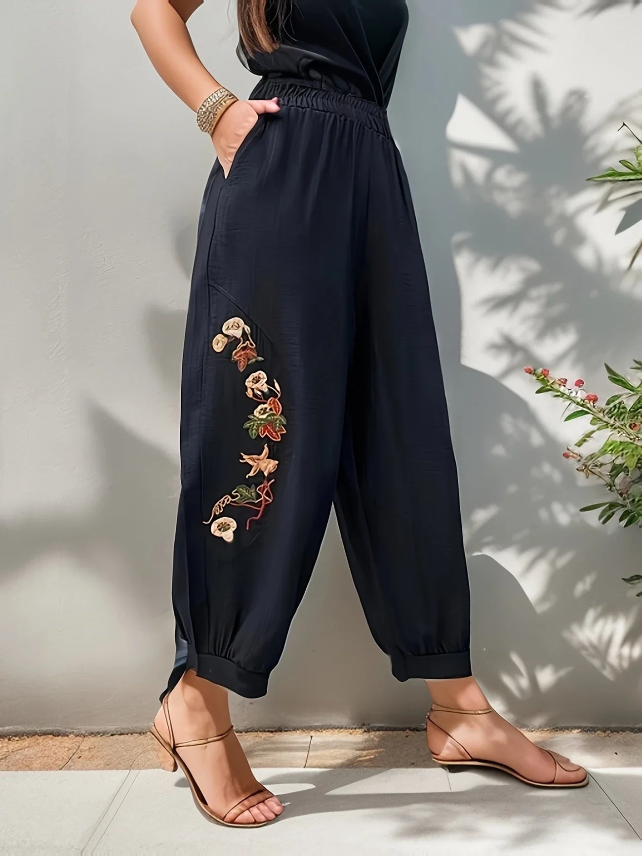 Nancy - Pantalones elegantes de ocio con bordado floral para mujer.