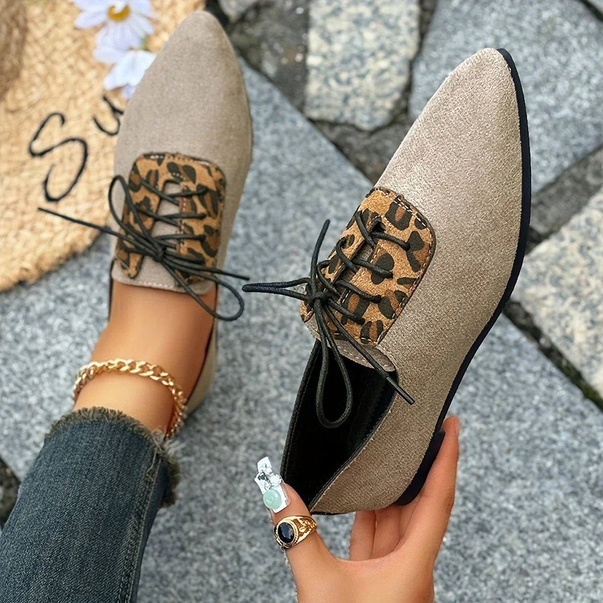 Odelia - Zapatos de punta puntiaguda con estampado de leopardo para mujer
