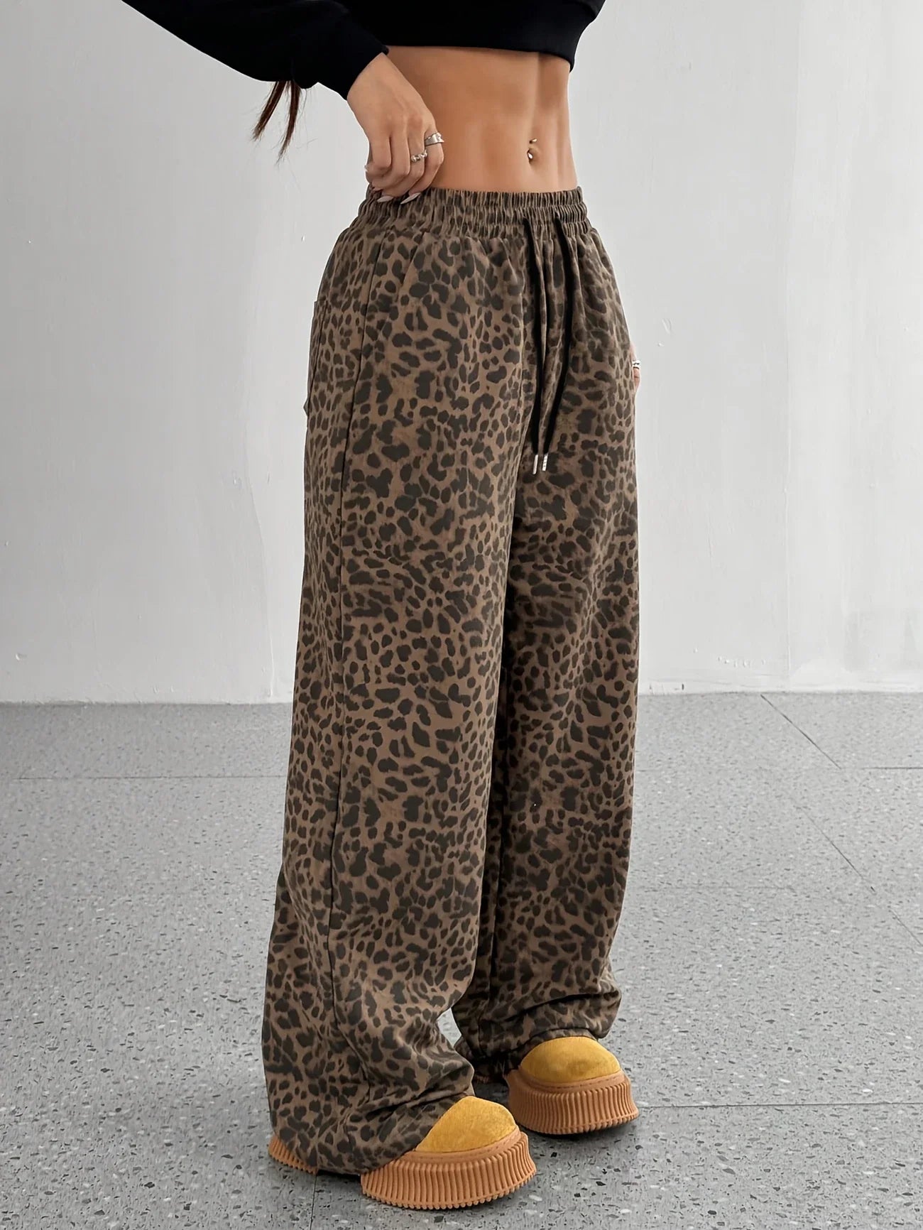 Rhoda - Pantalones deportivos con cordón y estampado de leopardo para mujer