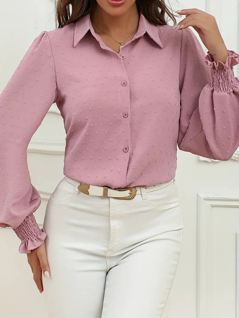 Evelina - Elegante blusa plisada de lunares suizos con mangas de linterna