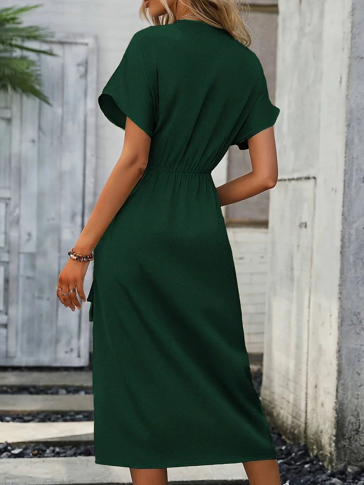 Isoliera - Elegante vestido envolvente con escote en V