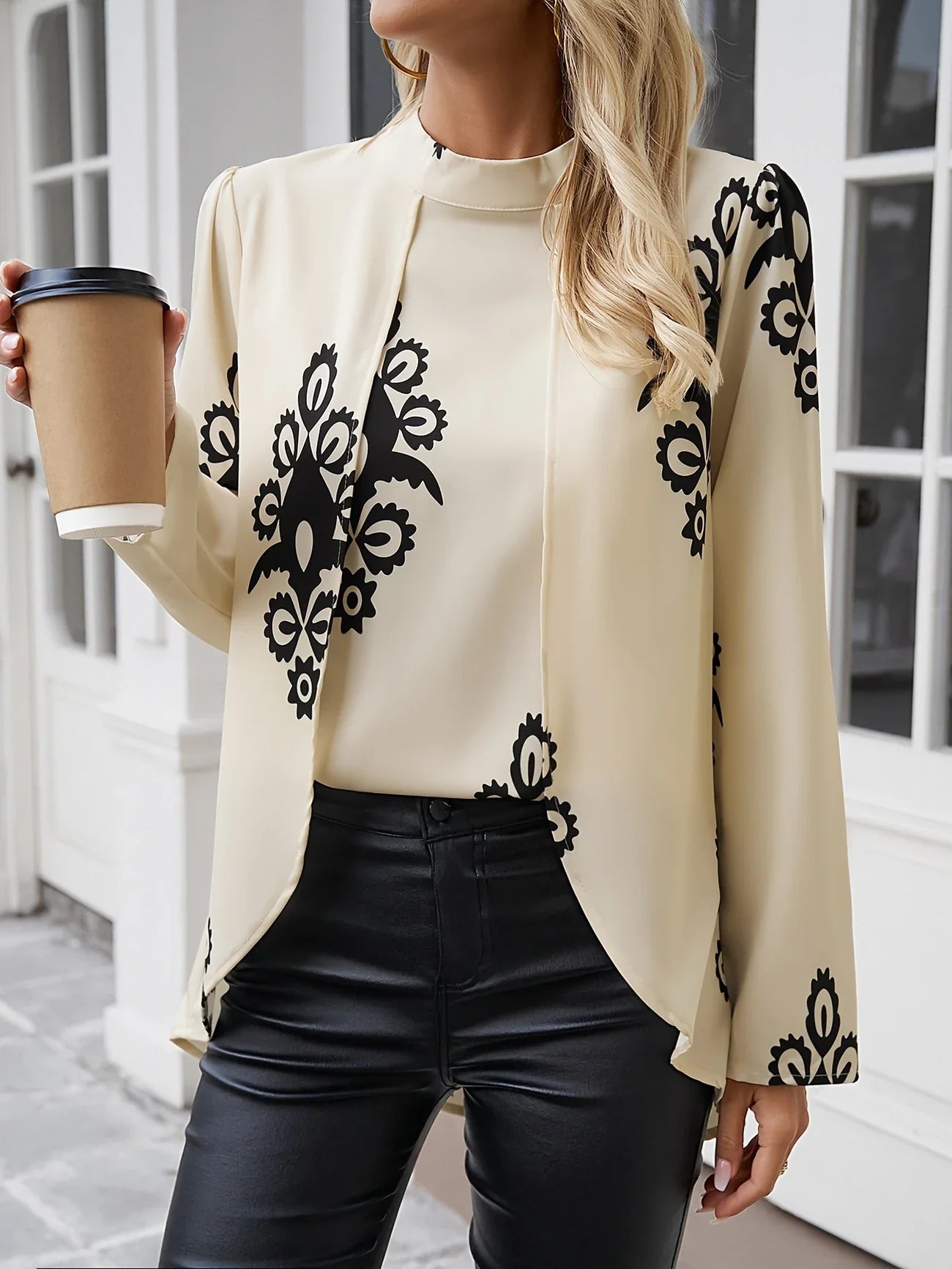 Dedra - Elegante top de manga larga con cuello estampado