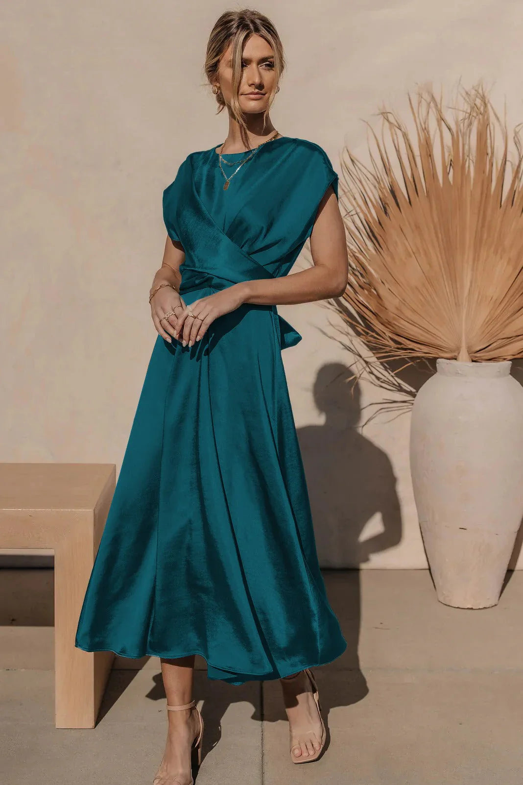 Theodora - Elegante vestido de línea A de satén y seda