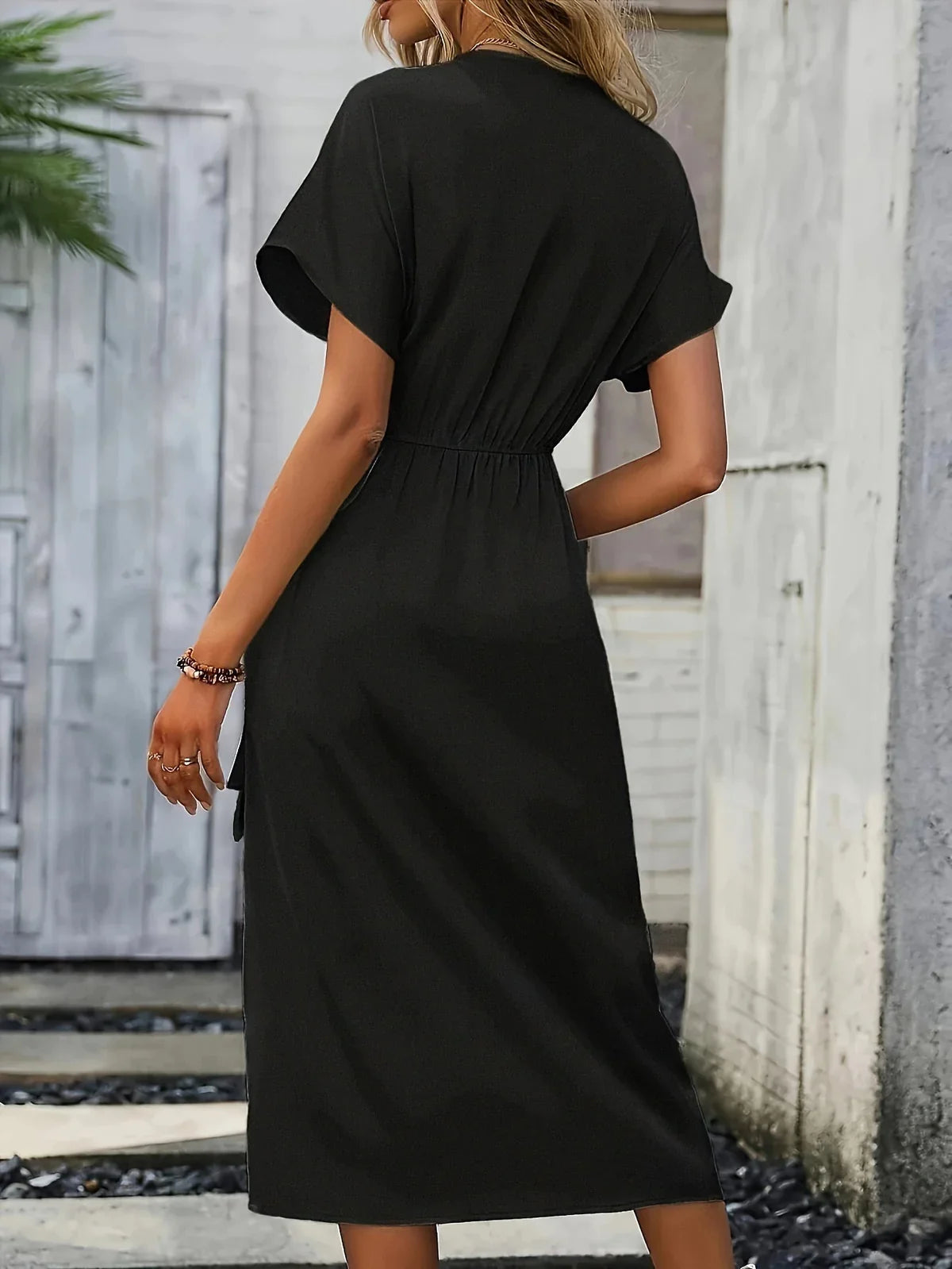 Isoliera - Elegante vestido envolvente con escote en V