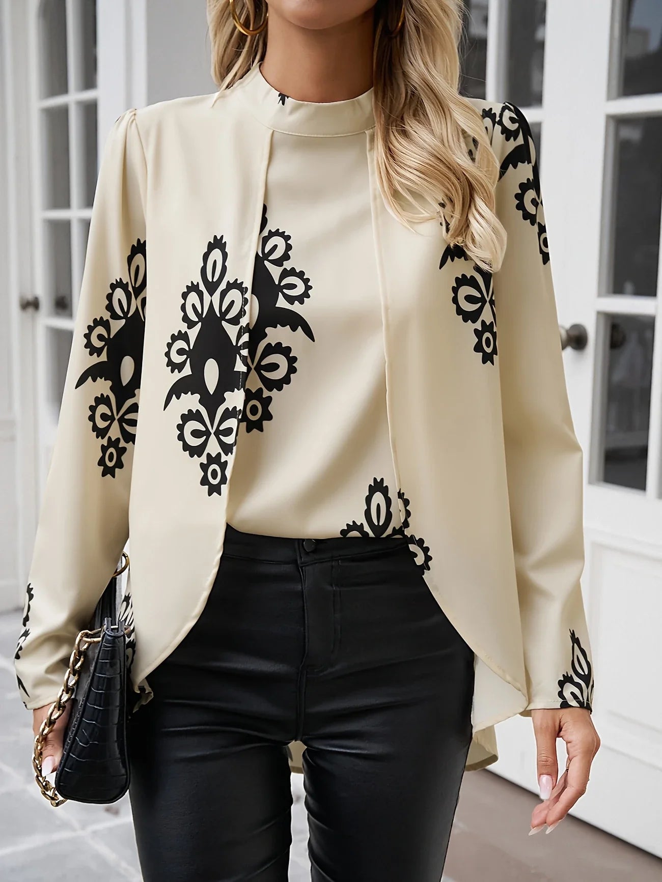 Dedra - Elegante top de manga larga con cuello estampado