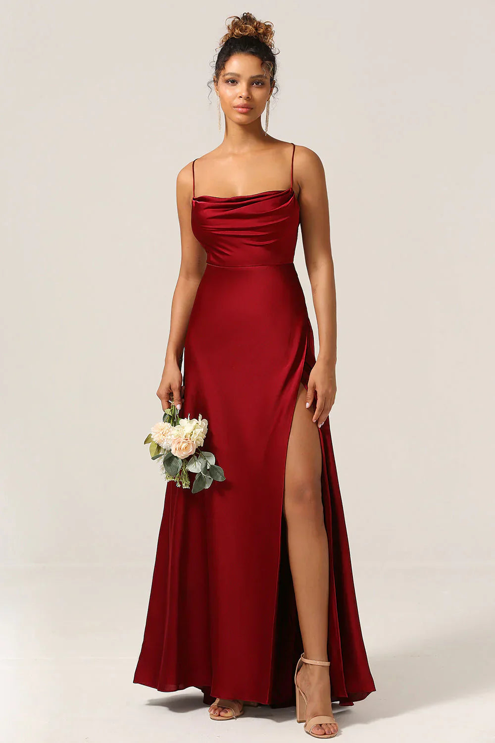 Alvaree – Elegante vestido largo de satén
